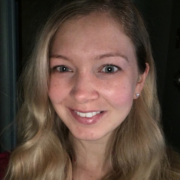 Meet your Posher, Nicole - Picture 1 of 1